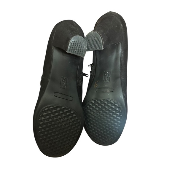 AEROSOLES Black Heeled Shoes with Silver Accents - Picture 4 of 4